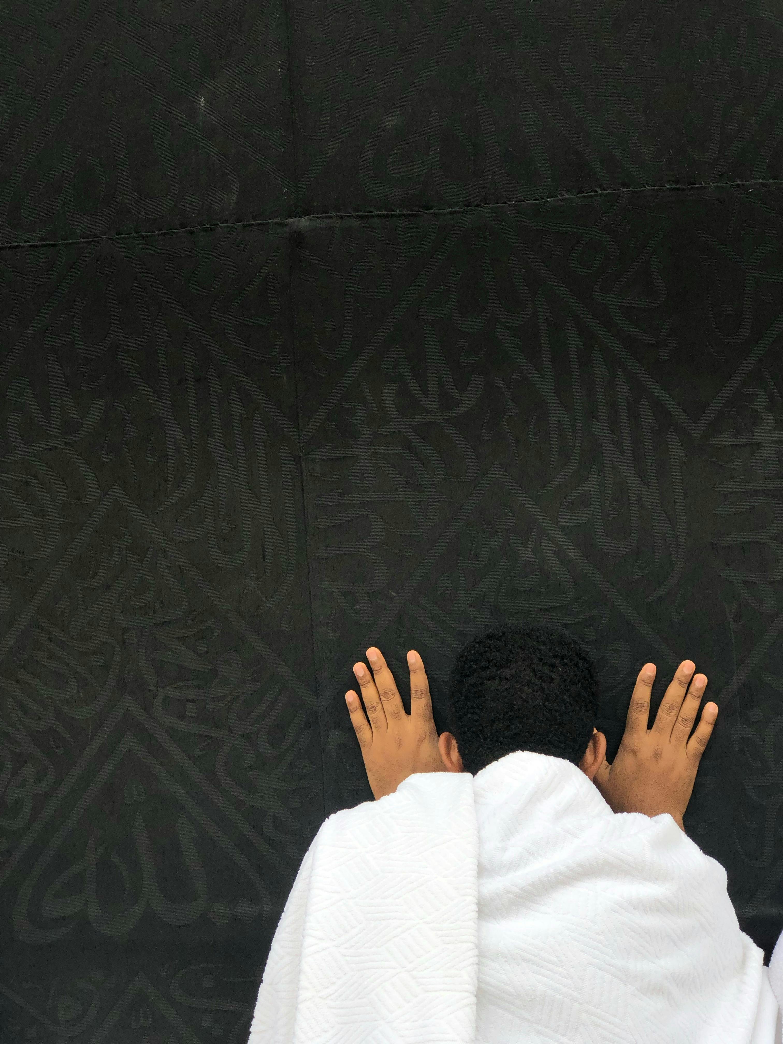 Mengetuk Pintu Langit: Keutamaan Agung Menjadi Tamu Allah